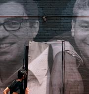 Väggmålning av två amerikaner som hålls i fångenskap utomlands. Till vänster Siamak Namazi, som suttit fängslad i Iran sedan 2015 och till höger Jose Angel Pereira som fängslades i Venezuela 2017. Patrick Semansky / AP