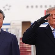 President Donald Trump tar emot Kinas president Xi Jinping på Joint Base Andrews.