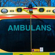 BOTKYRKA, 20260412
En ambulans under ett uppdrag. 
Foto: Susanna Persson Öste / TT / Kod 12220