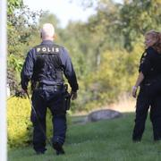 Poliser på brottsplatsen i norra Göteborg.