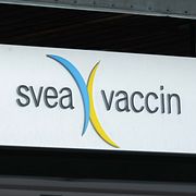 Arkivbild av en skylt från Svea vaccin i Stockholm.