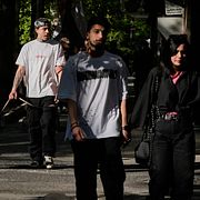 Invånare i Teheran promenerar i de norra delarna av staden 1 maj i år.