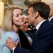 Kaja Kallas och Emmanuel Macron. 