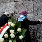 Förintelsens minnesdag uppmärksammas vid förintelselägret Auschwitz.