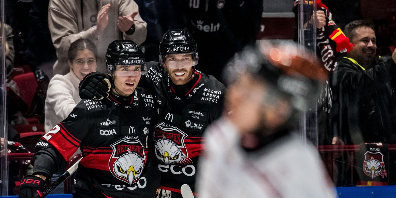 Malmö firar efter mål mot Örebro.