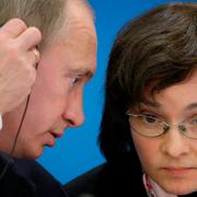 Putin med centralbankschefen Elvira Nabiullina