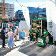 Centerns (th) och moderaternas valstugor på Soltorget vid Sergels torg i Stockholm. 2018.