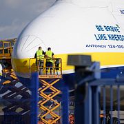 Ukrainskt transportplan på flygplatsen i Leipzig, 6 augusti.