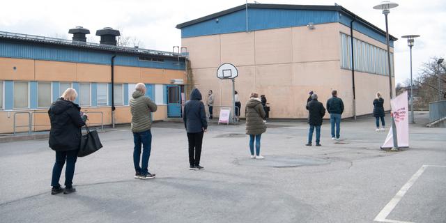 Vaccinkö i Rinkeby.  Fredrik Sandberg/TT / TT NYHETSBYRÅN
