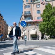 Nye LO-ordföranden Johan Lindholm fotograferad framför LO-borgen på Norra bantorget i Stockholm.