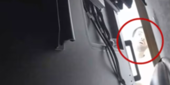 Efter att Open AI upptäckt den dolda inspelningsutrustningen kontaktades FBI, som satte upp en övervakningskamera i konferensrummet. När Alfozan senare återvände och kikade bakom tv:n fångades han på film, något som visas av en bild som släppts av USA:s justitiedepartement.