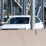 Polisen på Lidingöbron. 