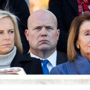 Matthew Whitaker med ministern Kirstjen Nielsen och den demokratiske politikern Nancy Pelosi.