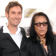 Malik Bendjelloul tillsammans med Sixto Rodriguez