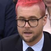 Visselblåsaren Chris Wylie vittnar inför en kommité i det brittiska parlamentet.