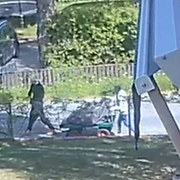 Det gifta paret fångades av en privatpersons videokamera när de drog kärran med kroppsdelar genom villaområdet i Danderyd.
