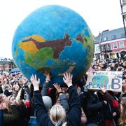 Studenter i lund klimatstrejkar under fredagen. Arkivbild.