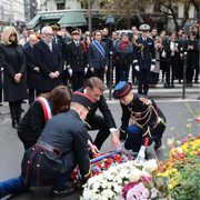 Bataclan/Presidentparet vid minnesceremoni.