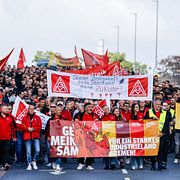 Mercedes-Benz anställda protesterar i Bremen.