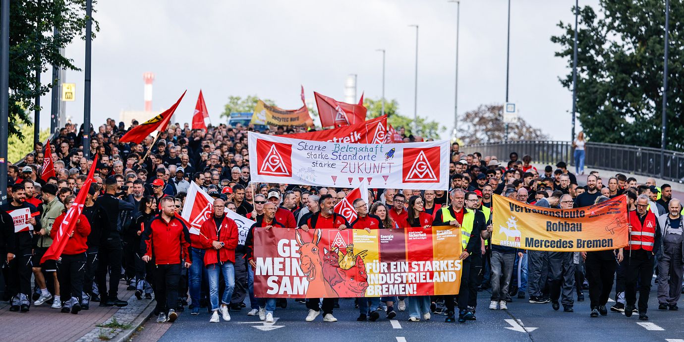 Mercedes-Benz anställda protesterar i Bremen.
