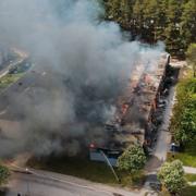 Brandrök syns över Gävle vid radhusbranden.