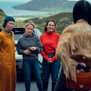 Caoilfhionn Dunne, Sinéad Keena, Roisin Gallagher och Bronagh Gallagher i ”How to get away from Belfast”. 