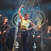 Michael Flatley dansar tillsammans med ensemblen i föreställningen ”Lord of the Dance” i Globen, 1998. 