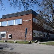 Arkivbild från april: Ronnaskolan i stadsdelen Ronna i Södertälje. 