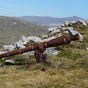 En artilleripjäs från Falklandskriget 1982 mellan Argentina och Storbritannien ligger på Mount Longdon på Falklandsöarna.