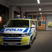 Exteriörbild från akutmottagningen på Länssjukhuset Ryhov i Jönköping dit både den skadade polisen och den misstänkte 35-åringen fördes på söndagen. 