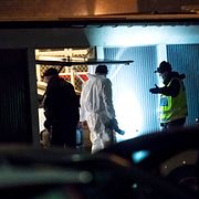 Polisen undersöker ett garage efter mordet