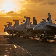 Amerikanska flygplan på hangarfartyget USS Abraham Lincoln förra veckan.