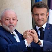  Emmanuel Macron och Brasiliens president Luiz Inacio Lula Da Silva. 