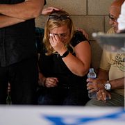 Sörjande i Israel och Gaza. AP