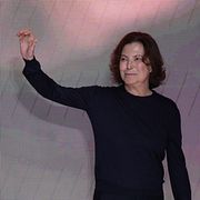 Silvana Armani vinkar efter söndagens visning