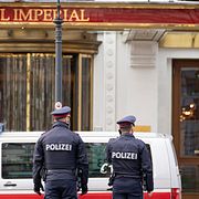 Poliser i österrikiska huvudstaden Wien. Arkivbild