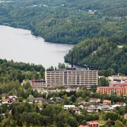 
 Sollefteå sjukhus fotograferat från Hallstaberget.
