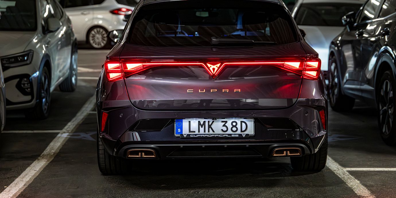 Cupra tror starkt på laddhybrid som ett steg in i elektrifieringen och erbjuder modeller med den nya generationens laddhybridteknik och räckvidd på el på upp till hela 129 km. 