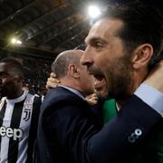 Buffon längst till höger.