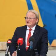 Försvarsminiser Peter Hultqvist (S) med Norges försvarsminister Bjørn Arild Gram (till vänster) och Danmarks försvarsminister Morten Bødskov (till höger).