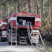 Räddningstjänsten på plats vid branden. 