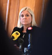 Partiledaren Magdalena Andersson (S) kommenterar skandalen med socialdemokraternas lotteri. 