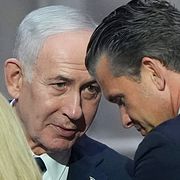 Israels premiärminister Benjamin Netanyahu och USA:s försvarsminister Pete Hegseth.