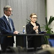 Arkivbild: Riksbankschef Erik Thedéen och Åsa Olli Segendorf, chef för avdelningen penningpolitik, presenterade räntebeskedet den 7 maj.