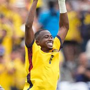 Ecuadors spelare jublar efter segern mot Tyskland.