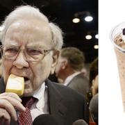 Warren Buffett äter glass. Dairy Queens Oreo Frappé.