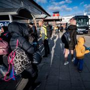 Ukrainska flyktingar anländer till hamnen i Karlskrona 10 mars/Arkivbild