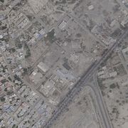 Satellitbilder på området med skolan och militärbasen.