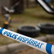 Polisens avspärrningar efter dådet i Lycksele.