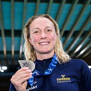 Sarah Sjöström med sin silvermedalj för 50 meter fritt i Paris, Frankrike den 15 augusti 2026.